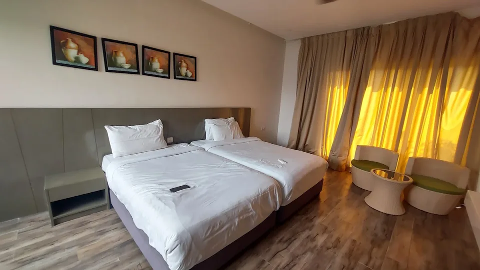 Deluxe room at Golden Sands Beach Resort